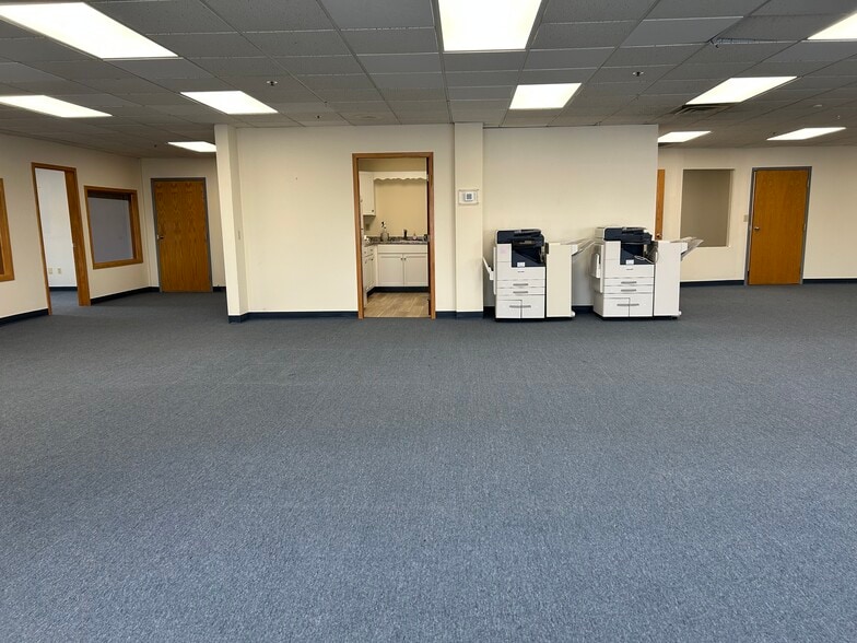 More Photos Of 11-15 Parker St, Gloucester Light Manufacturing For Lease