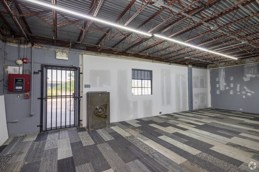 More Photos Of 3404 Moffett Rd, Mobile Distribution For Lease