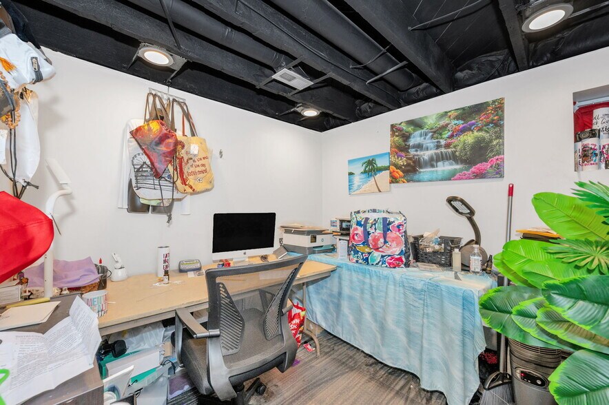 More Photos Of 4920 Belair Rd, Baltimore Office For Sale