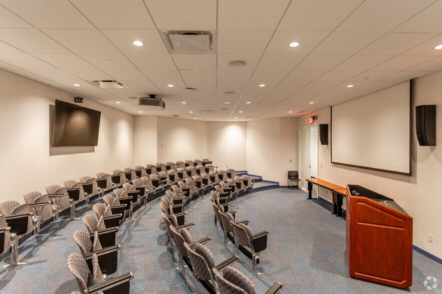 More Photos Of 50 E Rivercenter Blvd, Covington Office Residential For Lease