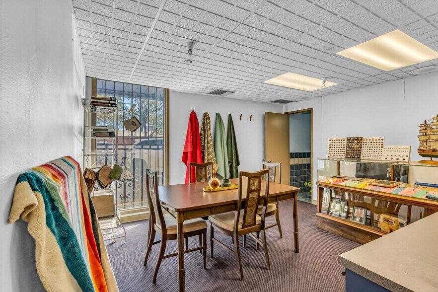 More Photos Of 1401 N Bailey Ln, Tucson Showroom For Sale