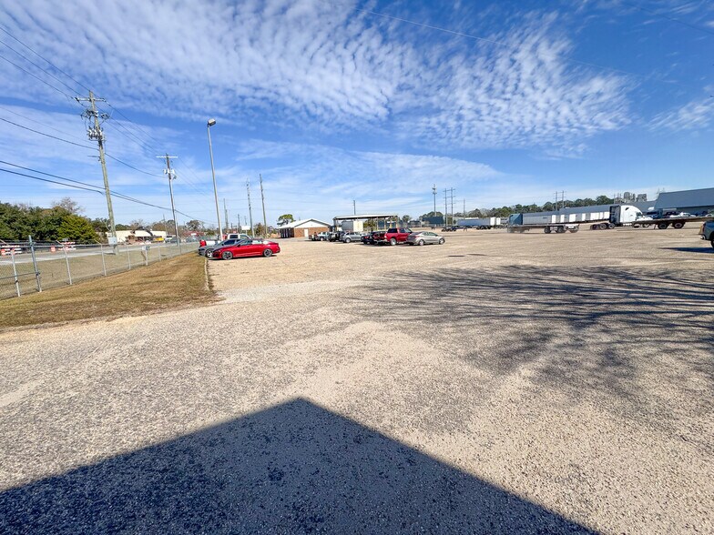 More Photos Of 1808 S Craft Hwy, Chickasaw Office For Lease