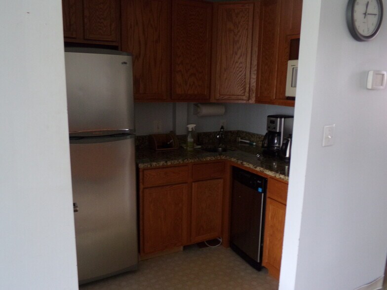 More Photos Of 22648 Glenn Dr, Sterling Office For Lease