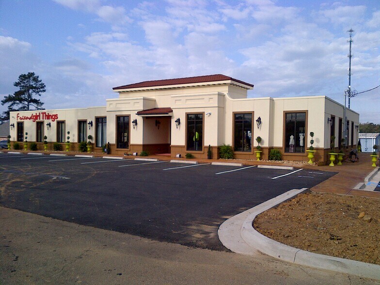 Primary Photo Of 1410 Apache Dr, Mccomb Freestanding For Sale