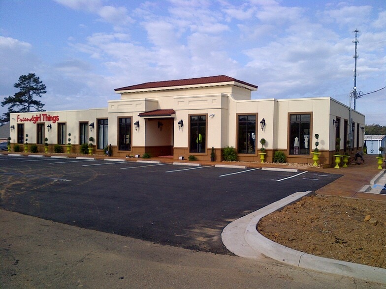 Primary Photo Of 1410 Apache Dr, Mccomb Freestanding For Lease