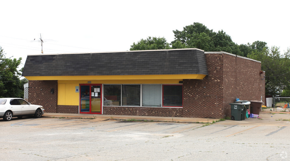 Primary Photo Of 3009 S Elm Eugene St, Greensboro Freestanding For Lease