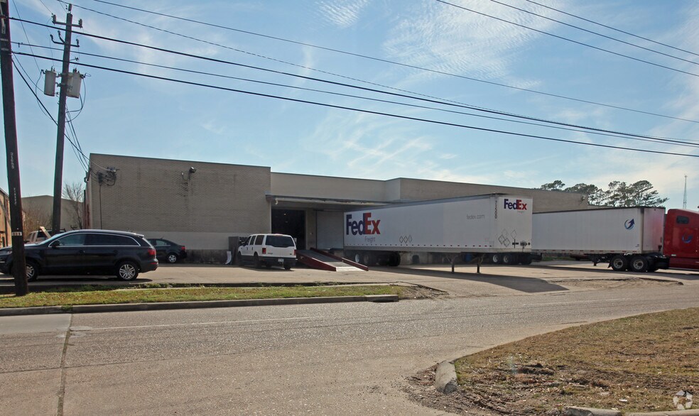More Photos Of 2727 W 11th St, Houston Distribution For Sale