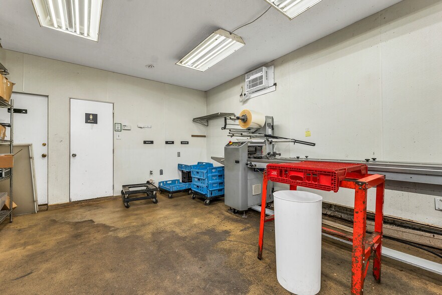 More Photos Of 22 Kendall Pond Rd, Derry Food Processing For Sale