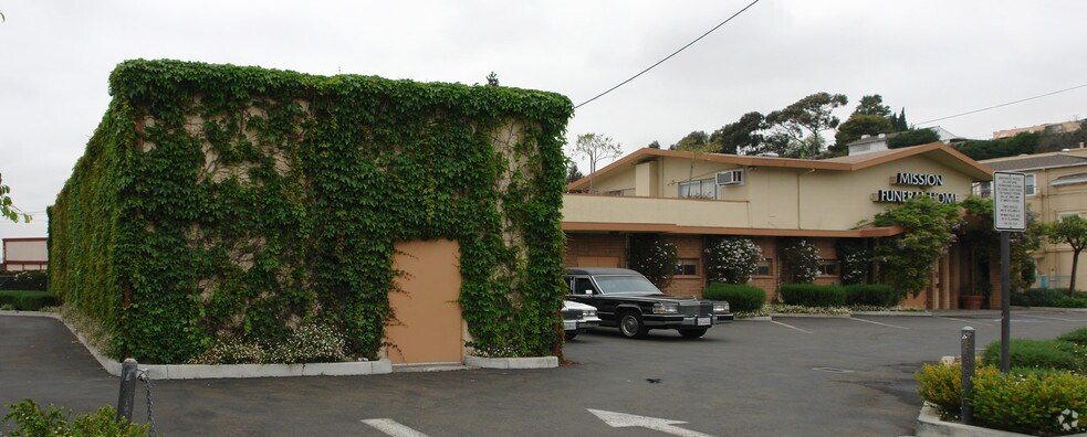 More Photos Of 22297 Mission Blvd, Hayward General Retail For Sale