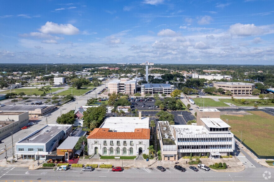 More Photos Of 226-230 N Beach St, Daytona Beach Office For Sale