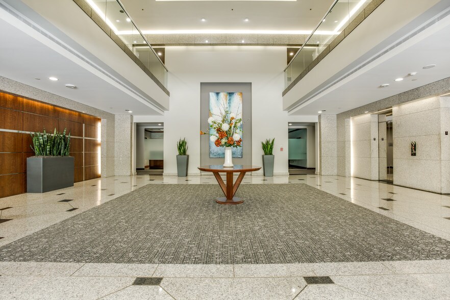More Photos Of 14881 Quorum Dr, Dallas Office For Lease