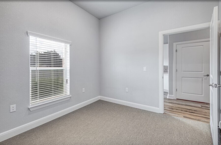 More Photos Of 2200 N A W Grimes Blvd, Round Rock Medical For Sale