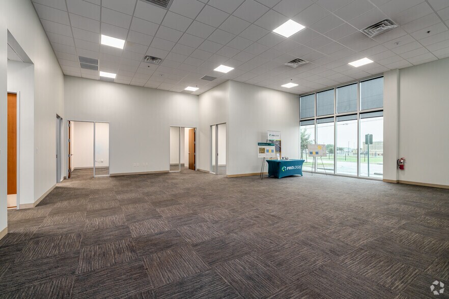 More Photos Of Heatherwilde and SH 45, Pflugerville Unknown For Lease