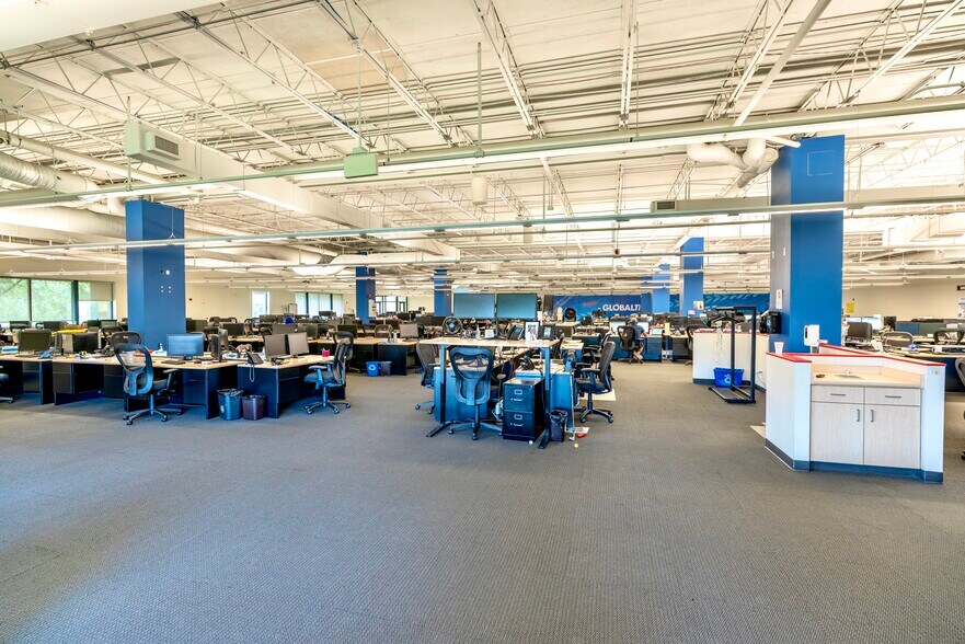 More Photos Of 7230 N Caldwell Ave, Niles Flex For Lease