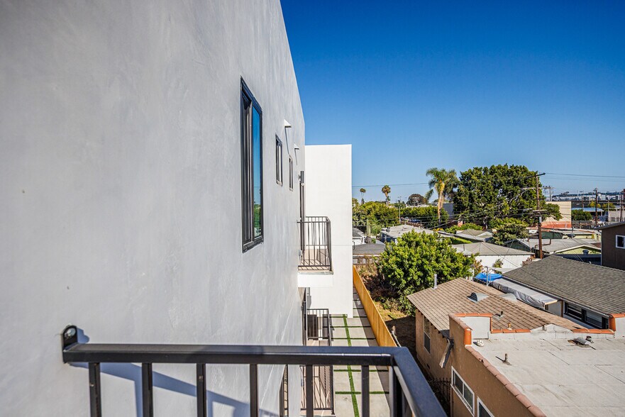 More Photos Of 2938 S Sycamore Ave, Los Angeles Apartments For Sale
