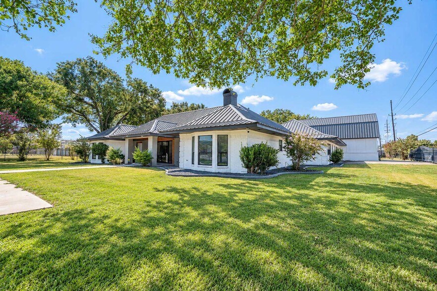 More Photos Of 17635 Kings Ct, Cypress Office Residential For Sale