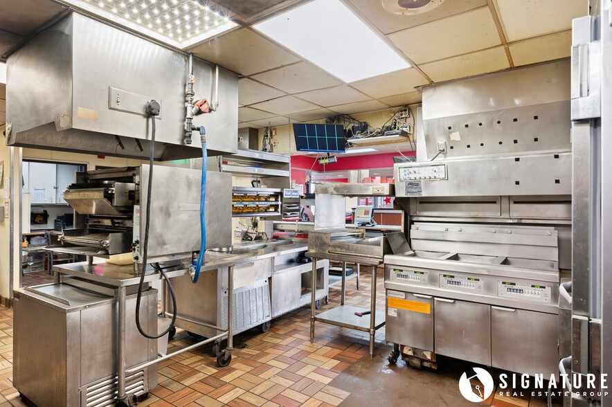 More Photos Of 207 S Miller Ave, Gillette Fast Food For Sale