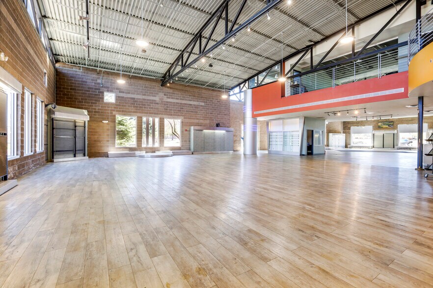 More Photos Of 2885 W County Line Rd, Littleton Auto Dealership For Sale