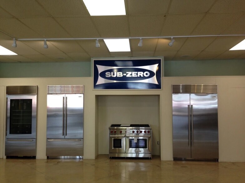 More Photos Of 3101 N 10th St, McAllen General Retail For Lease