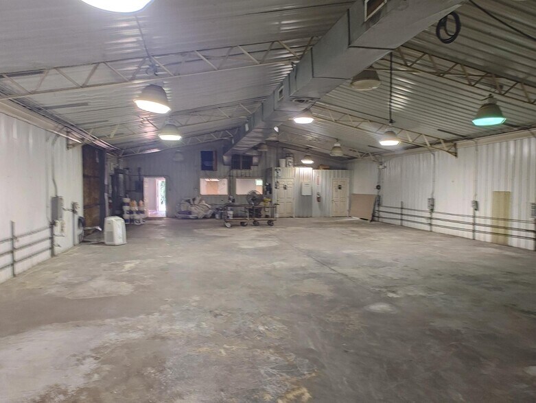 More Photos Of 506 N Conecuh St, Greenville Warehouse For Lease