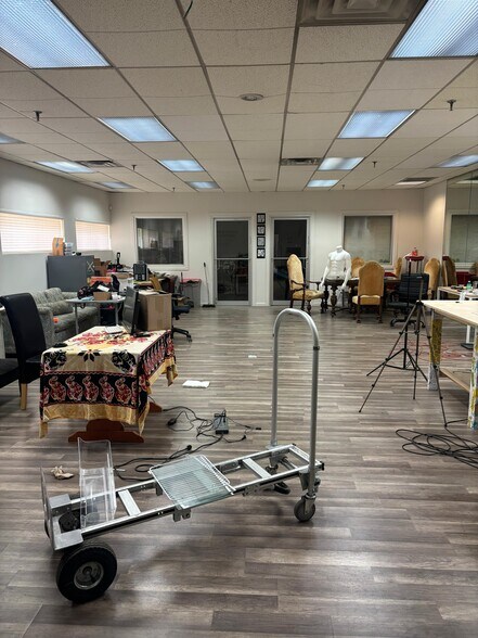 More Photos Of 386-394 Coit St, Irvington Manufacturing For Lease