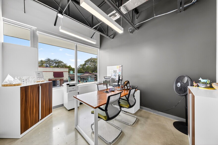 More Photos Of 7630 Biscayne Blvd, Miami Office For Lease