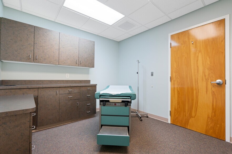 More Photos Of 223 Chief Justice Cushing Hwy, Cohasset Medical For Lease