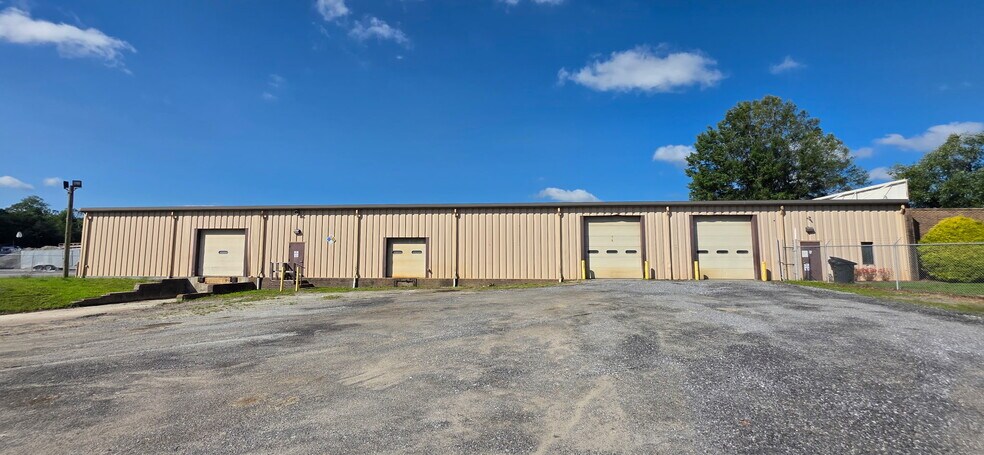 More Photos Of 5130 Hendersonville Rd, Fletcher Warehouse For Lease