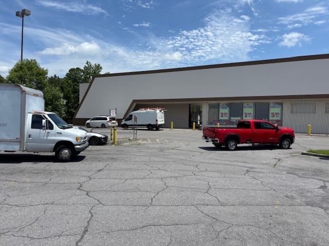 More Photos Of 2518 E Walnut Ave, Dalton Freestanding For Lease