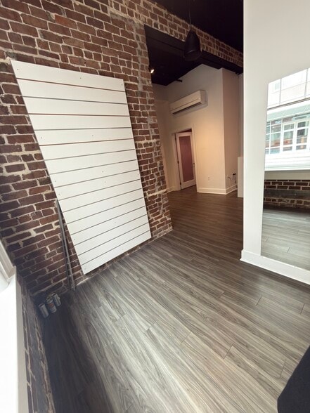 More Photos Of 10 Whitaker St, Savannah Storefront Retail Residential For Lease