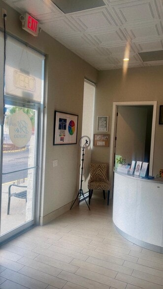 More Photos Of 3317 Lithia Pinecrest Rd, Valrico Unknown For Lease