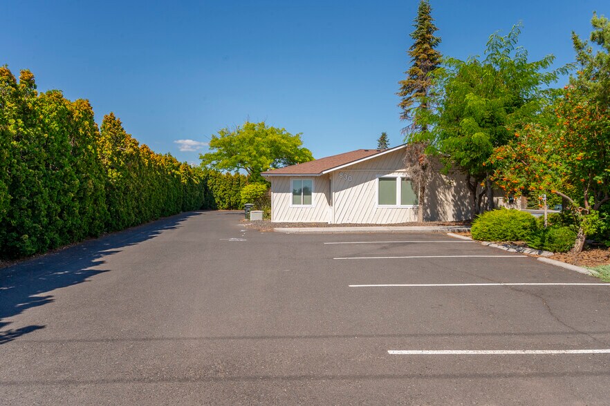 More Photos Of 830 Sharon Ave E, Moses Lake Office For Sale