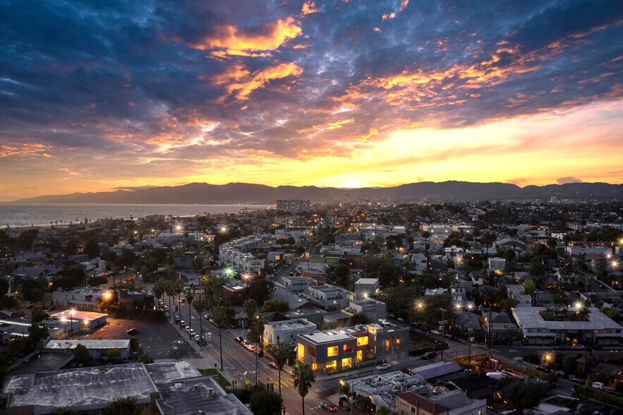 More Photos Of 1015 Abbot Kinney Blvd, Venice Office Residential For Sale