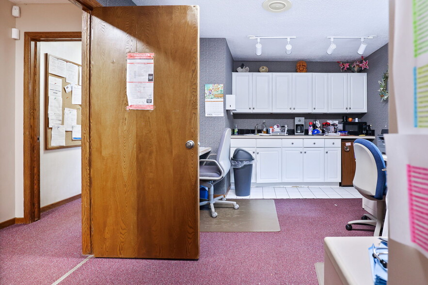 More Photos Of 2215 N Center Rd, Saginaw Office For Sale