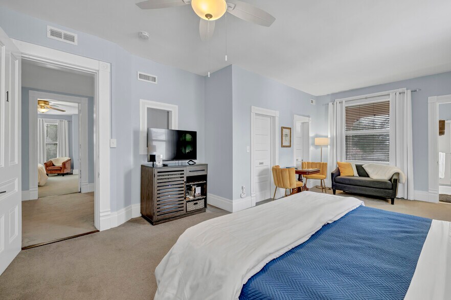 More Photos Of 412 S 3rd St, Wilmington Hospitality For Sale