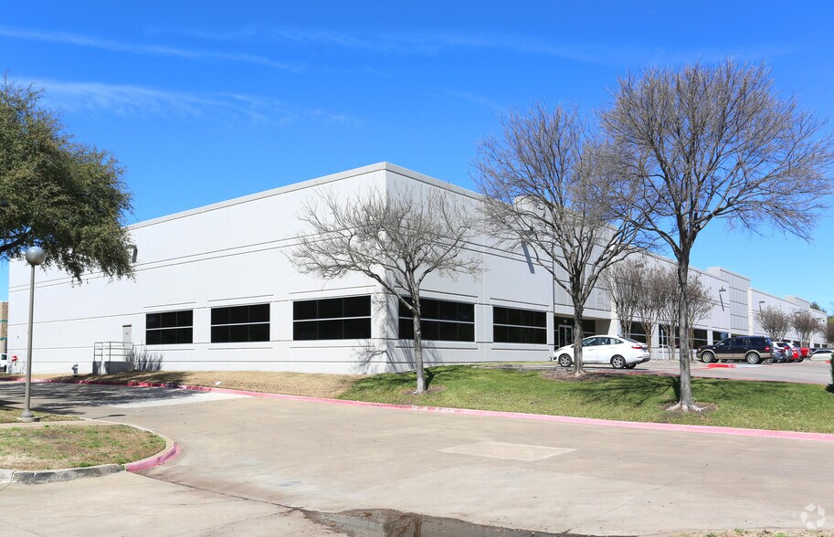 Primary Photo Of 13755 Hutton Dr, Farmers Branch Warehouse For Lease