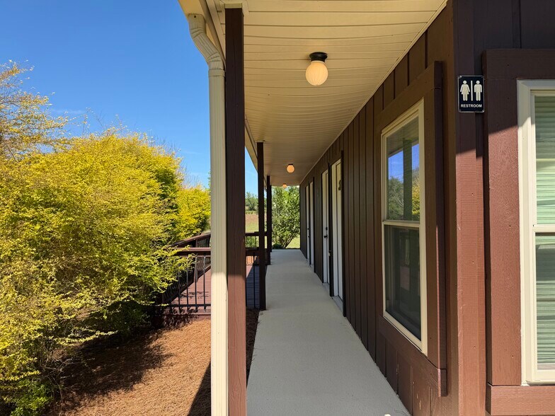 More Photos Of 4950 S County Road 20, Ozark Freestanding For Sale