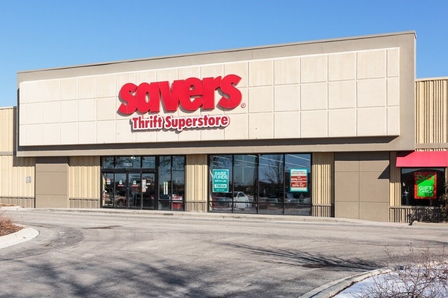 More Photos Of 15601-15625 S 94th Ave, Orland Park General Retail For Lease