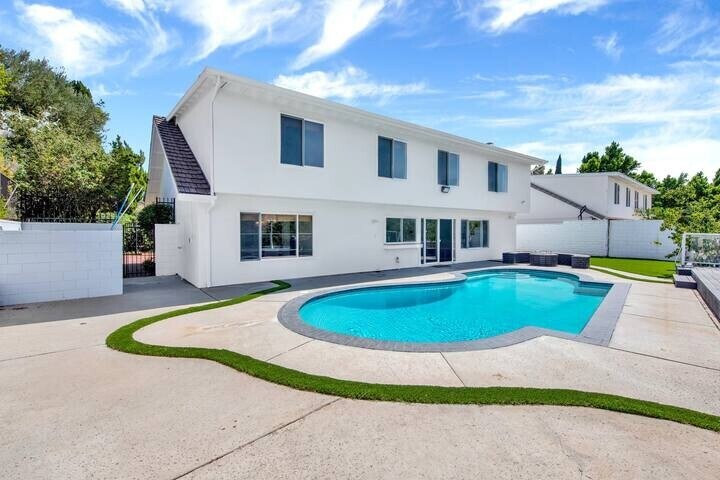 More Photos Of 12036 Darby Ave, Porter Ranch Specialty For Sale