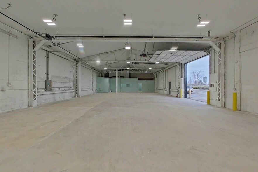 More Photos Of 3108 E Bristol Rd, Burton Warehouse For Lease
