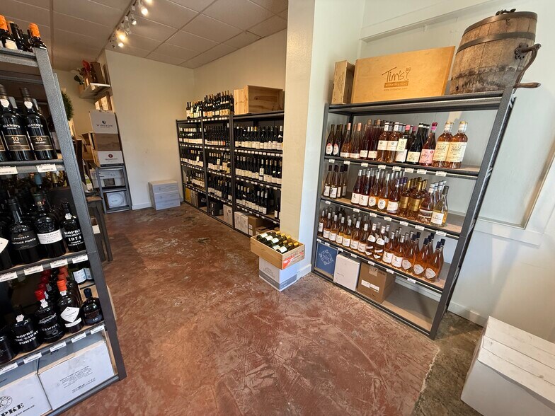 More Photos Of 1221 N Orange Ave, Orlando Storefront Retail Office For Lease