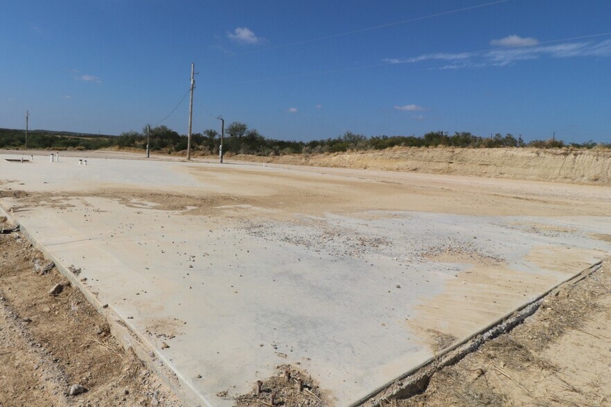 More Photos Of 311 Chicote Rd, Laredo Industrial For Sale