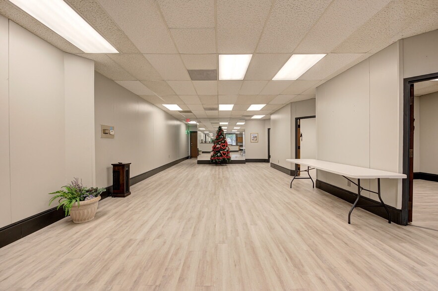 More Photos Of 1212 S Air Depot Blvd, Oklahoma City Office For Sale