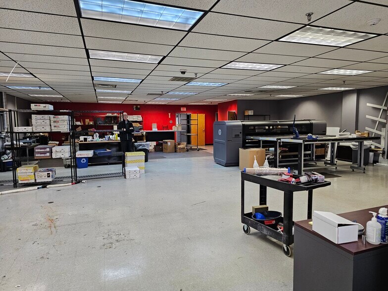 More Photos Of 45-61 Commerce Way, Woburn Research And Development For Lease