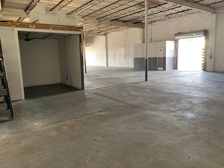 More Photos Of 2020 NE 153rd St, North Miami Beach Warehouse For Lease