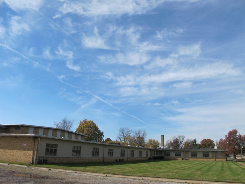 More Photos Of 1901 Mascoutah Ave, Belleville Schools For Lease