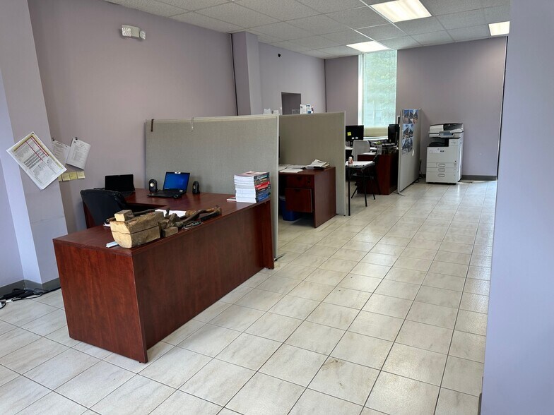 More Photos Of 126 Franklin St, Torrington Light Manufacturing For Sale