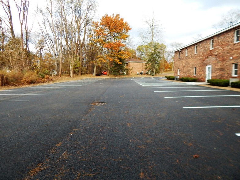 More Photos Of 8 Red Fox Dr, Colonie Medical For Lease