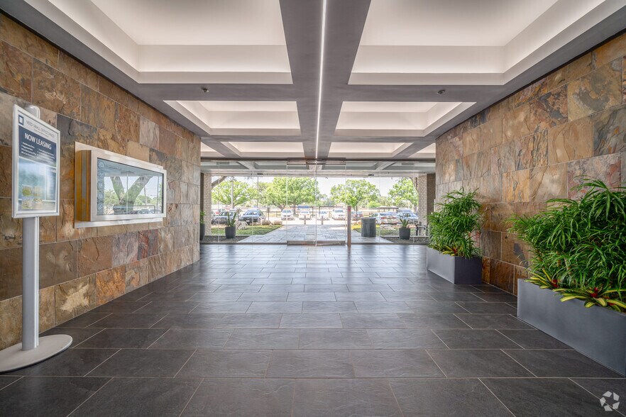 More Photos Of 10101 Fondren Rd, Houston Unknown For Lease