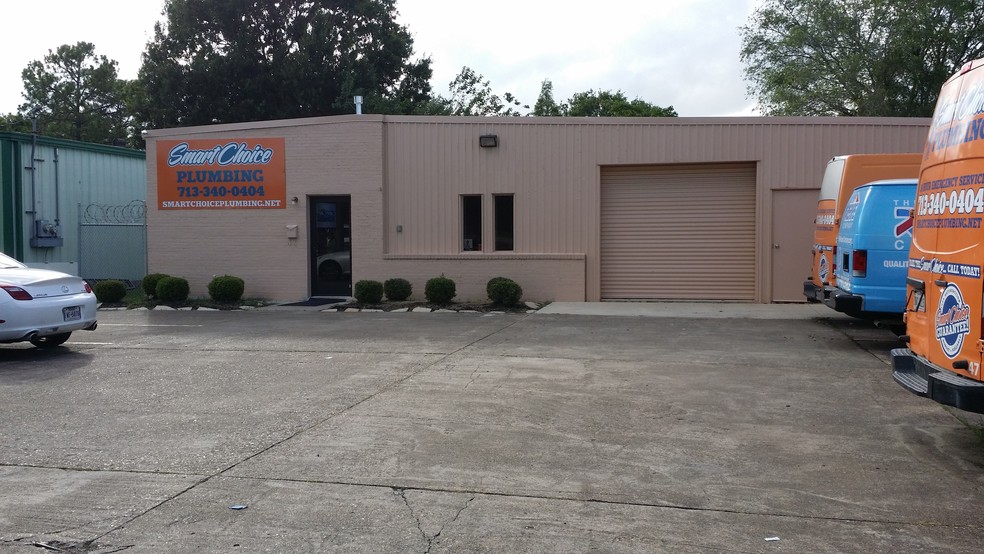 More Photos Of 11419 Hall Rd, Houston Freestanding For Sale
